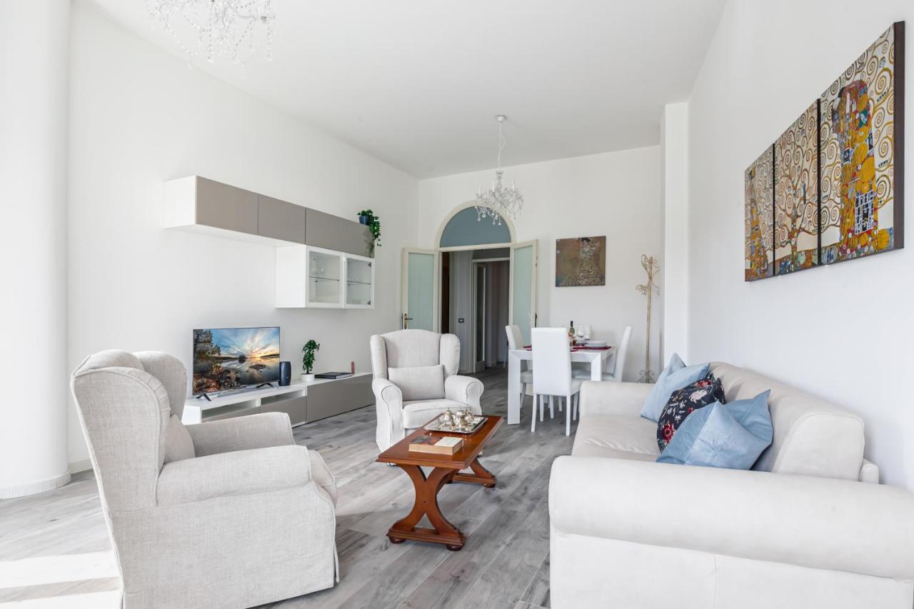 Lungarno Elegant Apartment With Panoramic Balcony Pisa Luaran gambar